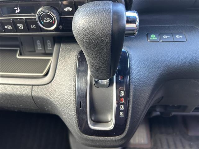 Ｎ－ＢＯＸカスタム Ｇ・ＥＸターボホンダセンシング　ホンダセンシング　レーダークルーズコントロール　ナビ　バックカメラ　フルセグＴＶ　両側パワスラ　ＥＴＣ　純正１５インチＡＷ　ＬＥＤヘッドライト　フォグランプ　パドルシフト　社外スピーカー（19枚目）