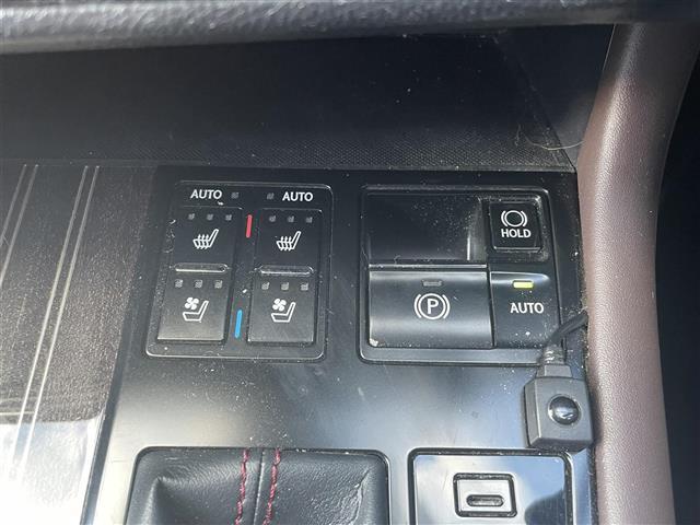 ＲＸ ＲＸ４５０ｈ　バージョンＬ　サンルーフ　レクサスセーフティシステム　クリアランスソナー　ＢＳＭ　純正ナビ　全方位カメラ　フルセグＴＶ　ＥＴＣ２．０　三眼ＬＥＤ　シーケンシャルランプ　茶革シート　シートヒーター　ベンチレーション（12枚目）