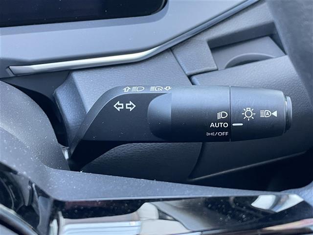 ノート Ｘ　エマージェンシーブレーキ　純正９型ナビ　バックカメラ　フルセグＴＶ　ＥＴＣ　前後ソナー　ＬＥＤヘッドライト　オートライト　電動パーキングスイッチ　社外ドラレコ　プッシュスタート　スペアキー×１（10枚目）