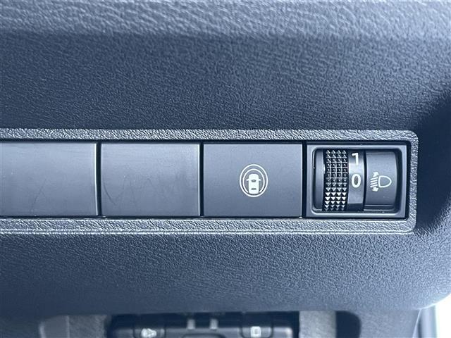 ノート Ｘ　エマージェンシーブレーキ　純正９型ナビ　バックカメラ　フルセグＴＶ　ＥＴＣ　前後ソナー　ＬＥＤヘッドライト　オートライト　電動パーキングスイッチ　社外ドラレコ　プッシュスタート　スペアキー×１（17枚目）