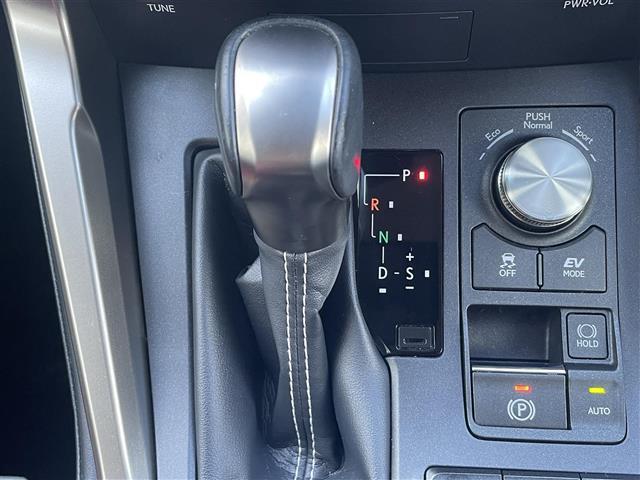 ＮＸ ＮＸ３００ｈ　バージョンＬ　レクサスセーフティシステム　クリアランスソナー　純正ナビ　全方位カメラ　ＢＳＭ　赤革シート　ベンチレーション　全席シートヒーター　パワーシート　ＥＴＣ２．０　純正１８インチＡＷ　ＬＥＤヘッドライト（18枚目）