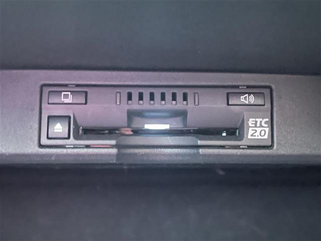 ＮＸ ＮＸ３００ｈ　バージョンＬ　レクサスセーフティシステム　クリアランスソナー　純正ナビ　全方位カメラ　ＢＳＭ　赤革シート　ベンチレーション　全席シートヒーター　パワーシート　ＥＴＣ２．０　純正１８インチＡＷ　ＬＥＤヘッドライト（19枚目）