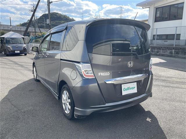 フリードハイブリッド ジャストセレクション　純正ナビ　バックカメラ　ＴＶ　両側パワスラ　ＥＴＣ　クルーズコントロール　ＨＩＤヘッドライト　オートライト　スペアキー×１（3枚目）