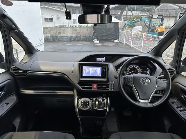 エスクァイア ハイブリッドＸｉ　トヨタセーフティセンスＣ　純正ナビ　純正後席モニター　純正ドラレコ　シートヒーター　純正１５インチＡＷ　両側パワースライドドア　ＬＥＤヘッドライト　プッシュスタート　スマートスペアキー　ＥＴＣ（2枚目）