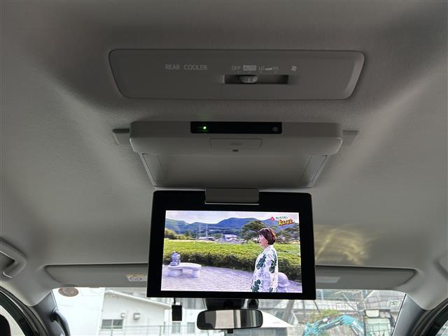 エスクァイア ハイブリッドＸｉ　トヨタセーフティセンスＣ　純正ナビ　純正後席モニター　純正ドラレコ　シートヒーター　純正１５インチＡＷ　両側パワースライドドア　ＬＥＤヘッドライト　プッシュスタート　スマートスペアキー　ＥＴＣ（6枚目）