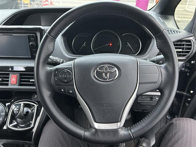 エスクァイア ハイブリッドＸｉ　トヨタセーフティセンスＣ　純正ナビ　純正後席モニター　純正ドラレコ　シートヒーター　純正１５インチＡＷ　両側パワースライドドア　ＬＥＤヘッドライト　プッシュスタート　スマートスペアキー　ＥＴＣ（10枚目）