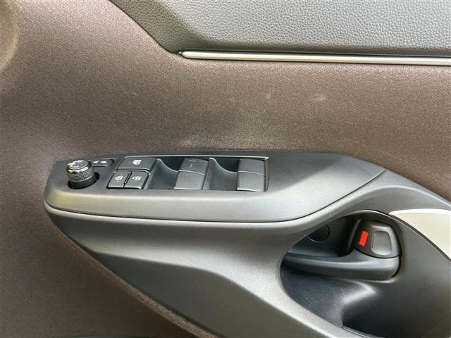 ヤリスクロス ハイブリッドZ フルモデリスタエアロ パワーバックドア 純正ディスプレイオーディオ ナビキット トヨタセーフティセンス パノラミックビューモニター BSM クリアランスソナー オートホールド シートヒーター ETC(19枚目)