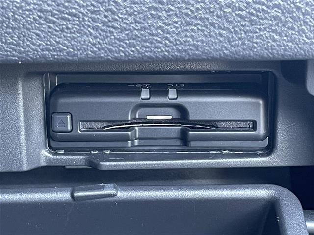 セレナ e-パワー ハイウェイスターV プロパイロット エマージェンシーブレーキ ブラインドスポットモニター 純正10インチナビ アラウンドビューモニター 両側パワースライドドア 前後コーナーセンサー ステアリングヒーター シートヒーター(14枚目)