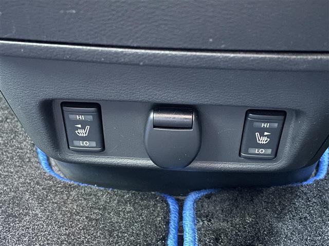 セレナ e-パワー ハイウェイスターV プロパイロット エマージェンシーブレーキ ブラインドスポットモニター 純正10インチナビ アラウンドビューモニター 両側パワースライドドア 前後コーナーセンサー ステアリングヒーター シートヒーター(17枚目)