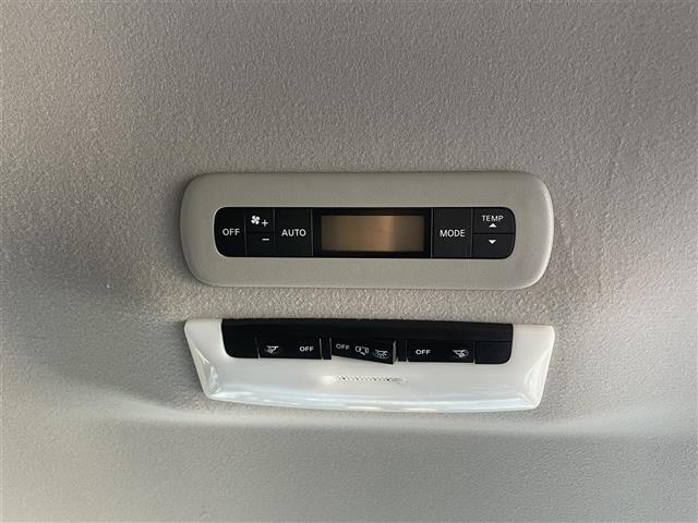 セレナ e-パワー ハイウェイスターV プロパイロット エマージェンシーブレーキ ブラインドスポットモニター 純正10インチナビ アラウンドビューモニター 両側パワースライドドア 前後コーナーセンサー ステアリングヒーター シートヒーター(21枚目)