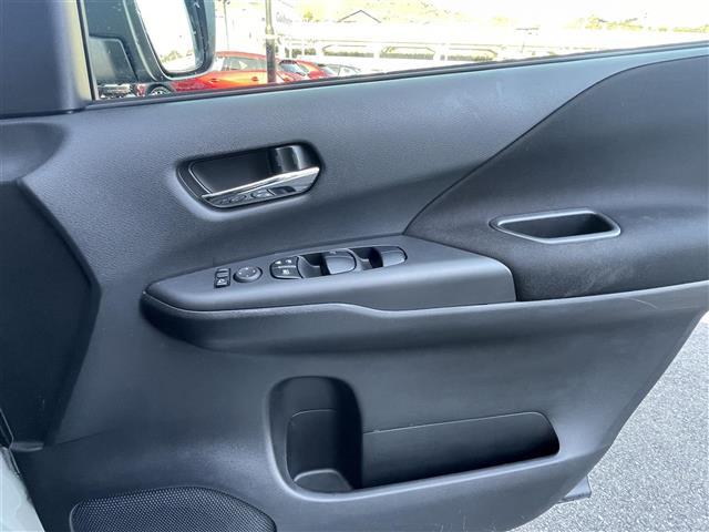 セレナ e-パワー ハイウェイスターV プロパイロット エマージェンシーブレーキ ブラインドスポットモニター 純正10インチナビ アラウンドビューモニター 両側パワースライドドア 前後コーナーセンサー ステアリングヒーター シートヒーター(22枚目)