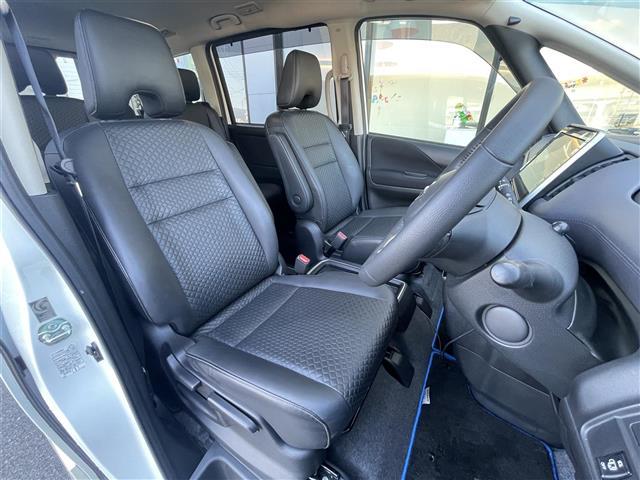 セレナ e-パワー ハイウェイスターV プロパイロット エマージェンシーブレーキ ブラインドスポットモニター 純正10インチナビ アラウンドビューモニター 両側パワースライドドア 前後コーナーセンサー ステアリングヒーター シートヒーター(23枚目)