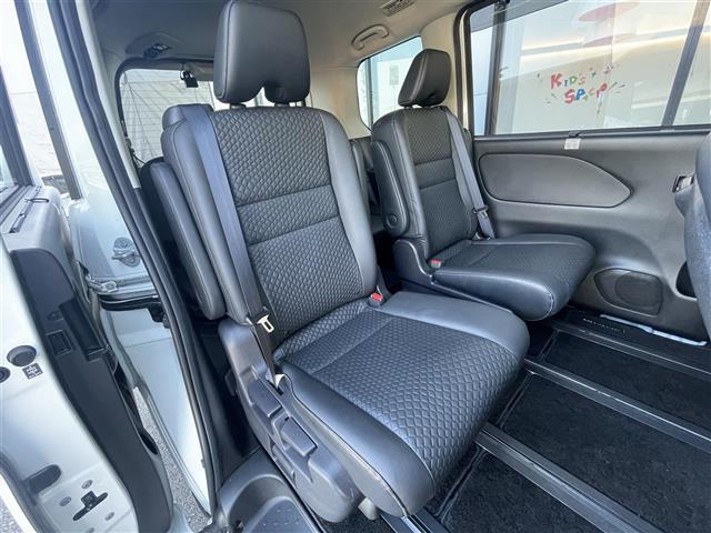 セレナ e-パワー ハイウェイスターV プロパイロット エマージェンシーブレーキ ブラインドスポットモニター 純正10インチナビ アラウンドビューモニター 両側パワースライドドア 前後コーナーセンサー ステアリングヒーター シートヒーター(24枚目)