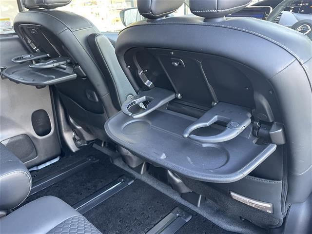 セレナ e-パワー ハイウェイスターV プロパイロット エマージェンシーブレーキ ブラインドスポットモニター 純正10インチナビ アラウンドビューモニター 両側パワースライドドア 前後コーナーセンサー ステアリングヒーター シートヒーター(25枚目)