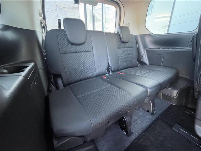 セレナ e-パワー ハイウェイスターV プロパイロット エマージェンシーブレーキ ブラインドスポットモニター 純正10インチナビ アラウンドビューモニター 両側パワースライドドア 前後コーナーセンサー ステアリングヒーター シートヒーター(26枚目)