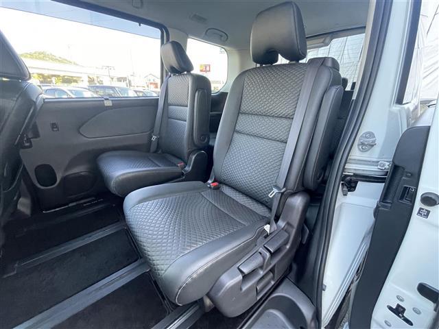 セレナ e-パワー ハイウェイスターV プロパイロット エマージェンシーブレーキ ブラインドスポットモニター 純正10インチナビ アラウンドビューモニター 両側パワースライドドア 前後コーナーセンサー ステアリングヒーター シートヒーター(28枚目)