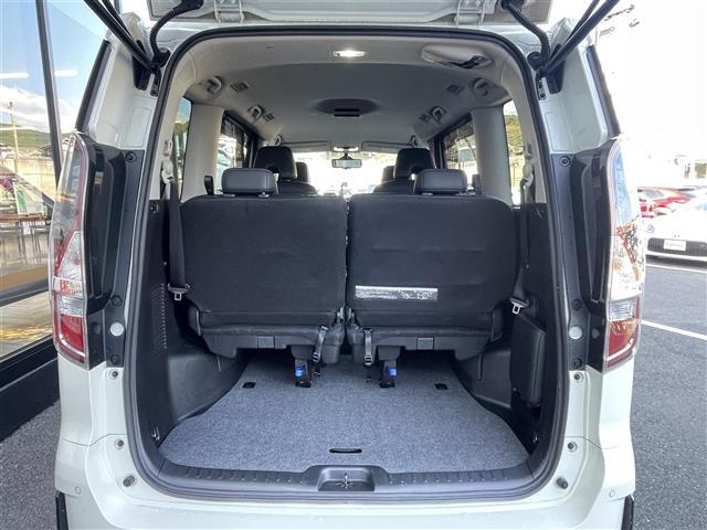 セレナ e-パワー ハイウェイスターV プロパイロット エマージェンシーブレーキ ブラインドスポットモニター 純正10インチナビ アラウンドビューモニター 両側パワースライドドア 前後コーナーセンサー ステアリングヒーター シートヒーター(30枚目)