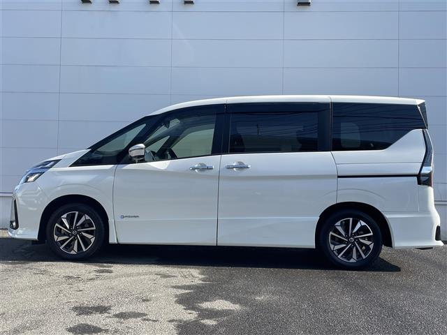 セレナ e-パワー ハイウェイスターV プロパイロット エマージェンシーブレーキ ブラインドスポットモニター 純正10インチナビ アラウンドビューモニター 両側パワースライドドア 前後コーナーセンサー ステアリングヒーター シートヒーター(35枚目)