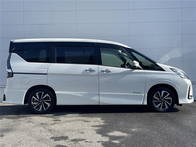 セレナ e-パワー ハイウェイスターV プロパイロット エマージェンシーブレーキ ブラインドスポットモニター 純正10インチナビ アラウンドビューモニター 両側パワースライドドア 前後コーナーセンサー ステアリングヒーター シートヒーター(37枚目)