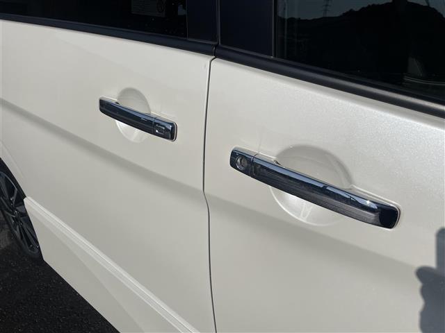 セレナ e-パワー ハイウェイスターV プロパイロット エマージェンシーブレーキ ブラインドスポットモニター 純正10インチナビ アラウンドビューモニター 両側パワースライドドア 前後コーナーセンサー ステアリングヒーター シートヒーター(41枚目)