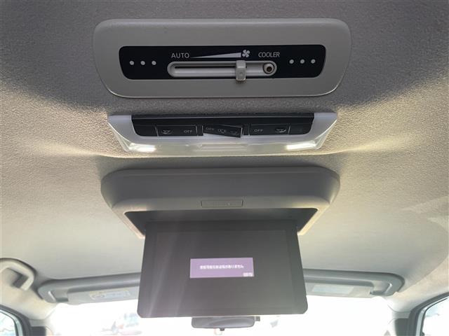 セレナ e-パワー ハイウェイスターV エマージェンシーブレーキ クルーズコントロール 純正SDナビ TV/CD/DVD/BT 純正フリップダウンモニター 純正前方ドライブレコーダー/DJ4-D 両側パワースライドドア ステアリングスイッチ(3枚目)