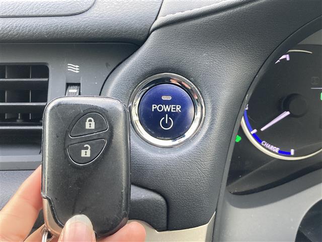 CT200h バージョンL 純正SDナビ・CD/DVD/ブルーレイ/Bluetooth/フルセグTV・バックカメラ・クルーズコントロール・LEDライト・パワーシート・メモリシート・シートヒーター・パドルシフト・ETC・純正AW(6枚目)