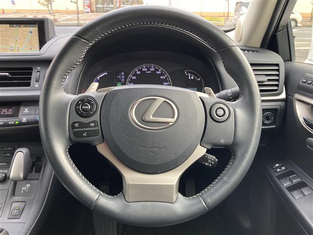 CT200h バージョンL 純正SDナビ・CD/DVD/ブルーレイ/Bluetooth/フルセグTV・バックカメラ・クルーズコントロール・LEDライト・パワーシート・メモリシート・シートヒーター・パドルシフト・ETC・純正AW(7枚目)