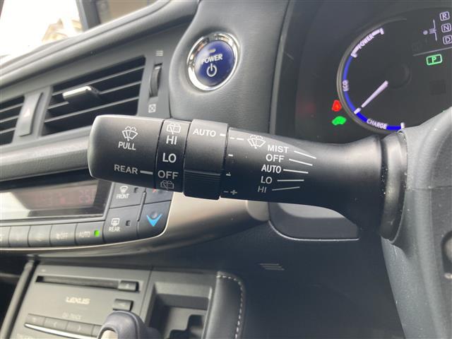 CT200h バージョンL 純正SDナビ・CD/DVD/ブルーレイ/Bluetooth/フルセグTV・バックカメラ・クルーズコントロール・LEDライト・パワーシート・メモリシート・シートヒーター・パドルシフト・ETC・純正AW(10枚目)