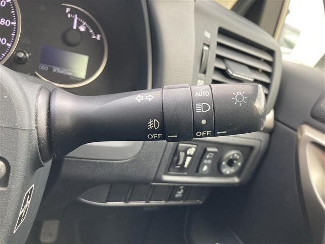 CT200h バージョンL 純正SDナビ・CD/DVD/ブルーレイ/Bluetooth/フルセグTV・バックカメラ・クルーズコントロール・LEDライト・パワーシート・メモリシート・シートヒーター・パドルシフト・ETC・純正AW(11枚目)