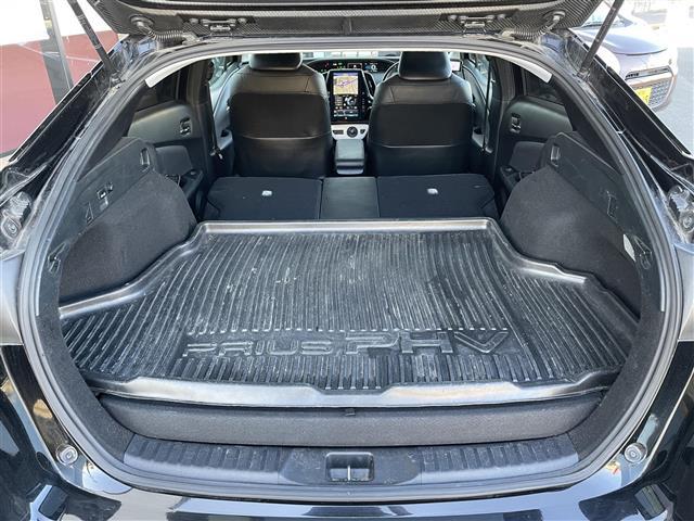 プリウスＰＨＶ Ａプレミアム　純正メモリナビ・Ｂｌｕｅｔｏｏｔｈ・フルセグＴＶ・バックカメラ・衝突軽減ブレーキ・レーンキープ・追従クルコン・コーナーセンサー・プッシュスタート・ＬＥＤライト・ＥＴＣ・ドアバイザー・ＴＲＤ・ＨＵＤ（28枚目）
