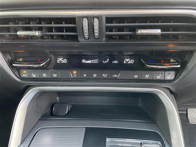 CX-60 XD エクスクルーシブモード サンルーフ 360°モニター BOSEサウンド 革シート 純正ナビ ACC パワーシート ヘッドアップディスプレイ パワーバックドア コーナーセンサー ブラインドスポットモニター LEDライト(10枚目)