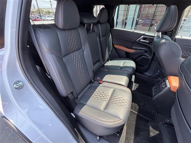 アウトランダーＰＨＥＶ Ｐ　全カメ／Ｓ－ＡＷＣ／ＢＯＳＥ／マイパイロット／ＨＵＤ／４ＷＤ／ビュー／ＤＮリフレッシュ／標識認識システム／ＷＡＣ／ＡＣ１５００Ｗ／全ヒーター／今すぐ充電／追コン／ＨＤＤナビ／サンルーフ／純ＡＷ／純マト（23枚目）