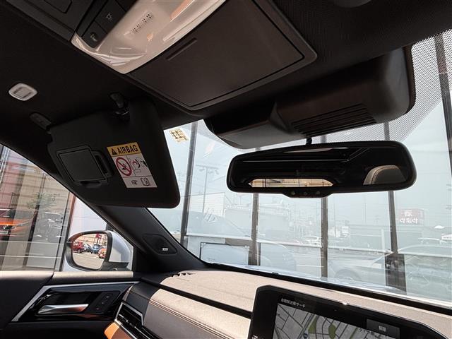 アウトランダーＰＨＥＶ Ｐ　全カメ／Ｓ－ＡＷＣ／ＢＯＳＥ／マイパイロット／ＨＵＤ／４ＷＤ／ビュー／ＤＮリフレッシュ／標識認識システム／ＷＡＣ／ＡＣ１５００Ｗ／全ヒーター／今すぐ充電／追コン／ＨＤＤナビ／サンルーフ／純ＡＷ／純マト（28枚目）
