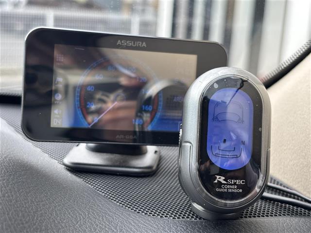 クラウンハイブリッド ロイヤルサルーン　・プッシュスタート・パワーステアリング・４ＷＤ・スマートキー・ＡＭ・ＦＭ・ＴＶ・ＣＤ・スイングエアコン・ステアリングヒーター・ヂュアルエアコン・電動ミラー・オールオートパワーウインド（7枚目）