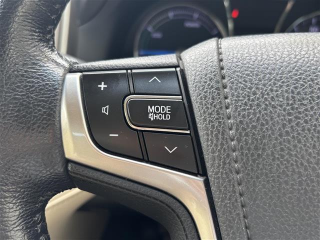 クラウンハイブリッド ロイヤルサルーン　・プッシュスタート・パワーステアリング・４ＷＤ・スマートキー・ＡＭ・ＦＭ・ＴＶ・ＣＤ・スイングエアコン・ステアリングヒーター・ヂュアルエアコン・電動ミラー・オールオートパワーウインド（13枚目）