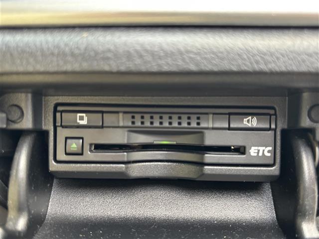 クラウンハイブリッド ロイヤルサルーン　・プッシュスタート・パワーステアリング・４ＷＤ・スマートキー・ＡＭ・ＦＭ・ＴＶ・ＣＤ・スイングエアコン・ステアリングヒーター・ヂュアルエアコン・電動ミラー・オールオートパワーウインド（15枚目）