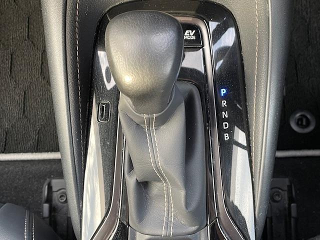 カローラツーリング ハイブリッド ダブルバイビー バックカメラ・ビルトインETC・電動パーキングアシスト・BSM・モデリスタエアロ・寒冷地仕様・コーナーセンサー・オートマチックハイビーム・純正アルミホイール・レーダー探知機・横滑り防止装置(7枚目)