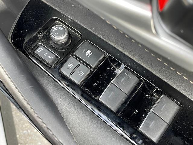 カローラツーリング ハイブリッド ダブルバイビー バックカメラ・ビルトインETC・電動パーキングアシスト・BSM・モデリスタエアロ・寒冷地仕様・コーナーセンサー・オートマチックハイビーム・純正アルミホイール・レーダー探知機・横滑り防止装置(14枚目)