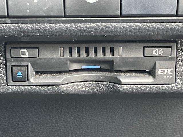 カローラツーリング ハイブリッド ダブルバイビー バックカメラ・ビルトインETC・電動パーキングアシスト・BSM・モデリスタエアロ・寒冷地仕様・コーナーセンサー・オートマチックハイビーム・純正アルミホイール・レーダー探知機・横滑り防止装置(18枚目)