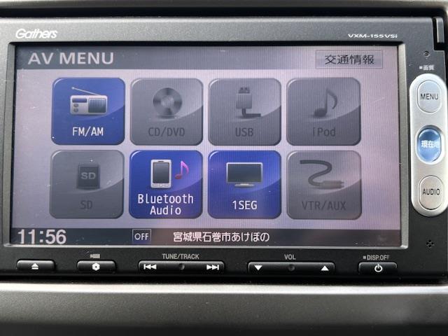 フリード G ジャストセレクション ・パワーステアリング・横滑り防止装置・オートライト・AAC・ビルトインETC・ステアリングリモコン・片側パワースライドドア・アイドリングストップ・ABS・AM/FM・SD・USB(3枚目)