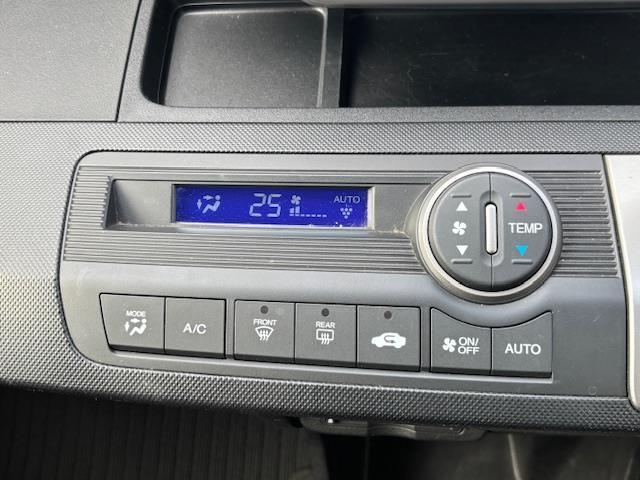 フリード G ジャストセレクション ・パワーステアリング・横滑り防止装置・オートライト・AAC・ビルトインETC・ステアリングリモコン・片側パワースライドドア・アイドリングストップ・ABS・AM/FM・SD・USB(5枚目)