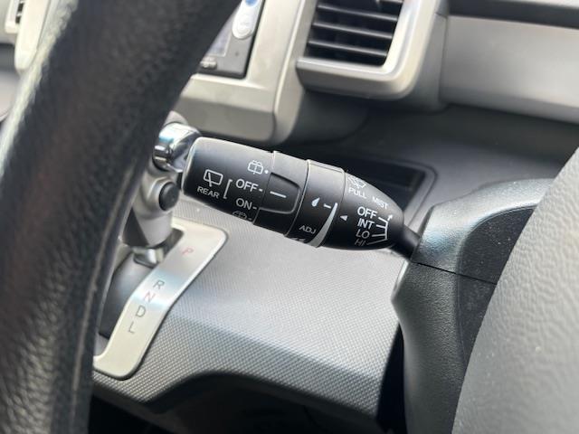 フリード G ジャストセレクション ・パワーステアリング・横滑り防止装置・オートライト・AAC・ビルトインETC・ステアリングリモコン・片側パワースライドドア・アイドリングストップ・ABS・AM/FM・SD・USB(12枚目)