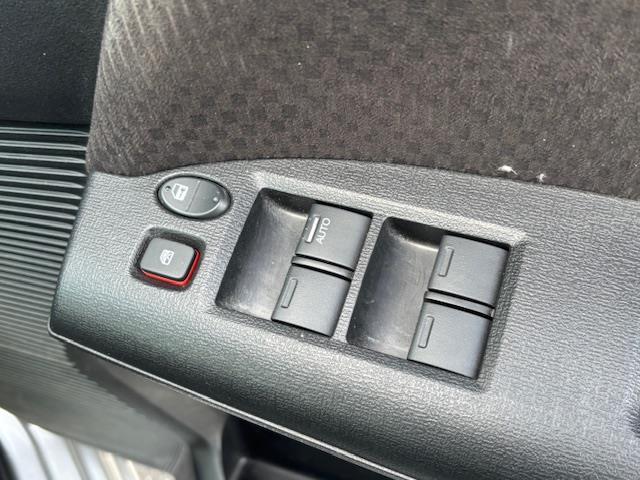 フリード G ジャストセレクション ・パワーステアリング・横滑り防止装置・オートライト・AAC・ビルトインETC・ステアリングリモコン・片側パワースライドドア・アイドリングストップ・ABS・AM/FM・SD・USB(16枚目)