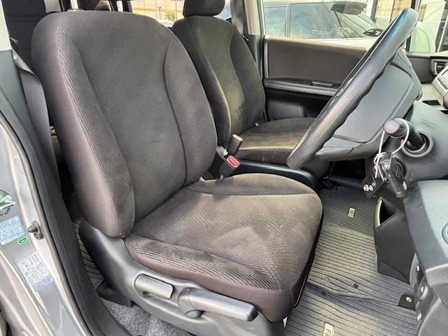 フリード G ジャストセレクション ・パワーステアリング・横滑り防止装置・オートライト・AAC・ビルトインETC・ステアリングリモコン・片側パワースライドドア・アイドリングストップ・ABS・AM/FM・SD・USB(18枚目)