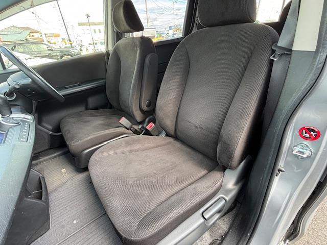 フリード G ジャストセレクション ・パワーステアリング・横滑り防止装置・オートライト・AAC・ビルトインETC・ステアリングリモコン・片側パワースライドドア・アイドリングストップ・ABS・AM/FM・SD・USB(19枚目)