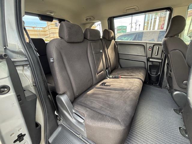 フリード G ジャストセレクション ・パワーステアリング・横滑り防止装置・オートライト・AAC・ビルトインETC・ステアリングリモコン・片側パワースライドドア・アイドリングストップ・ABS・AM/FM・SD・USB(20枚目)