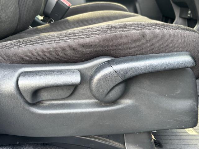 フリード G ジャストセレクション ・パワーステアリング・横滑り防止装置・オートライト・AAC・ビルトインETC・ステアリングリモコン・片側パワースライドドア・アイドリングストップ・ABS・AM/FM・SD・USB(28枚目)