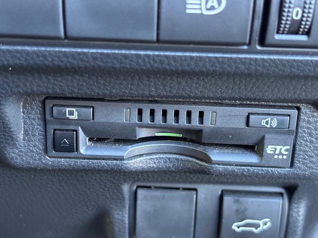 カローラクロス ハイブリッド　Ｚ　レーダークルーズコントロール・電動パーキングアシスト・パワーバックドア・シートヒーター・パワーシート・バックカメラ・プリクラッシュセーフティー・ステアリングリモコン・Ｐスタート・フォグランプ（11枚目）