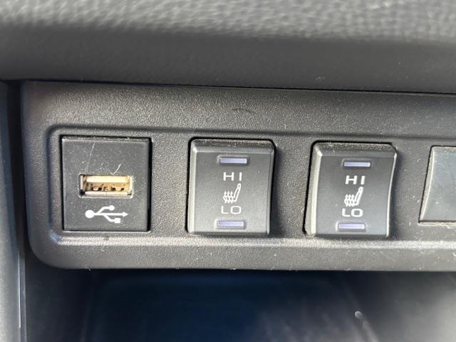 カローラクロス ハイブリッド　Ｚ　レーダークルーズコントロール・電動パーキングアシスト・パワーバックドア・シートヒーター・パワーシート・バックカメラ・プリクラッシュセーフティー・ステアリングリモコン・Ｐスタート・フォグランプ（13枚目）