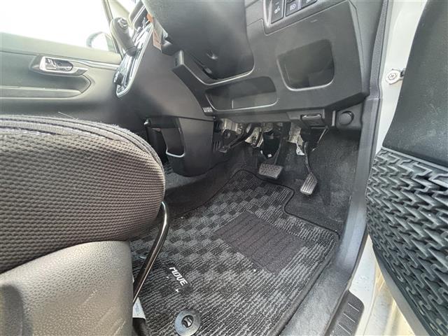 ムーヴ カスタム　Ｘリミテッド　ＳＡＩＩＩ　・衝突軽減ブレーキ・横滑り防止装置・盗難防止装置・オートハイビーム・アイドリングストップ・シートヒーター（運転席のみ）・オートライト・ステアリングリモコン・スマートキー・Ｂカメ（17枚目）